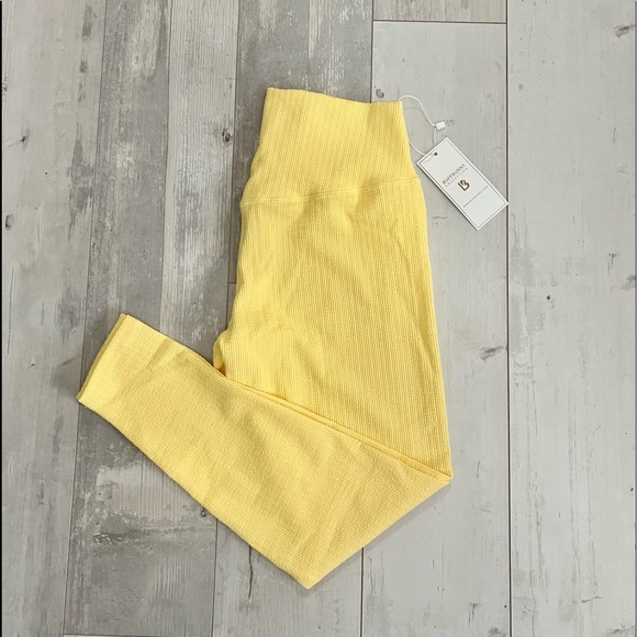 New with tags buff bunny yellow ribbed leggings - Picture 2 of 8